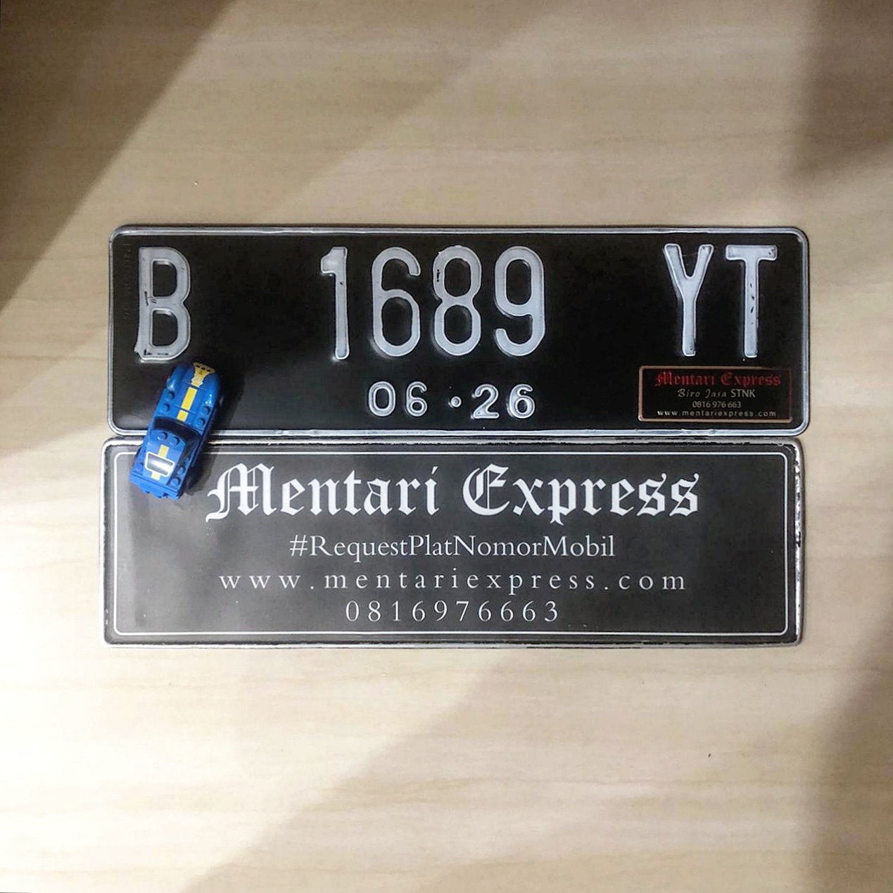 B 1689 YT